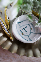 Ladda upp bild till gallerivisning, Emilia